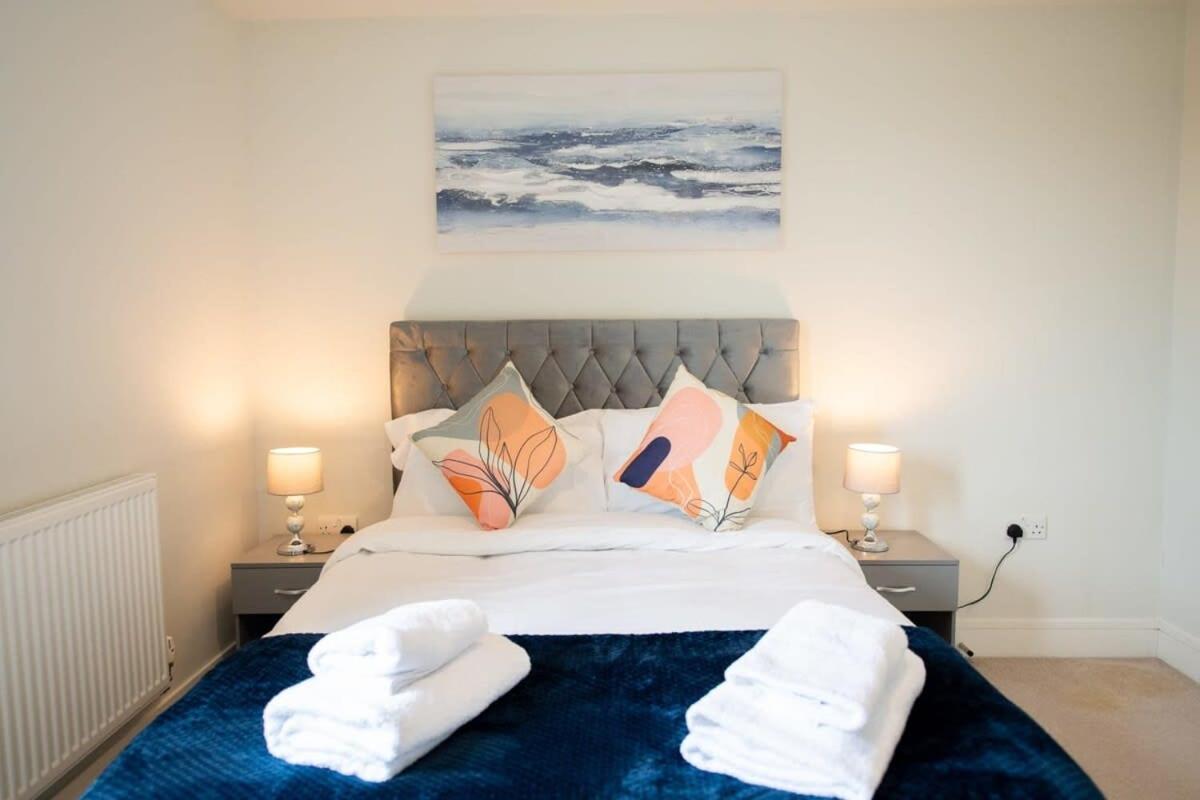 Fantastic 1 Bed Apartment In Crawley Eksteriør billede