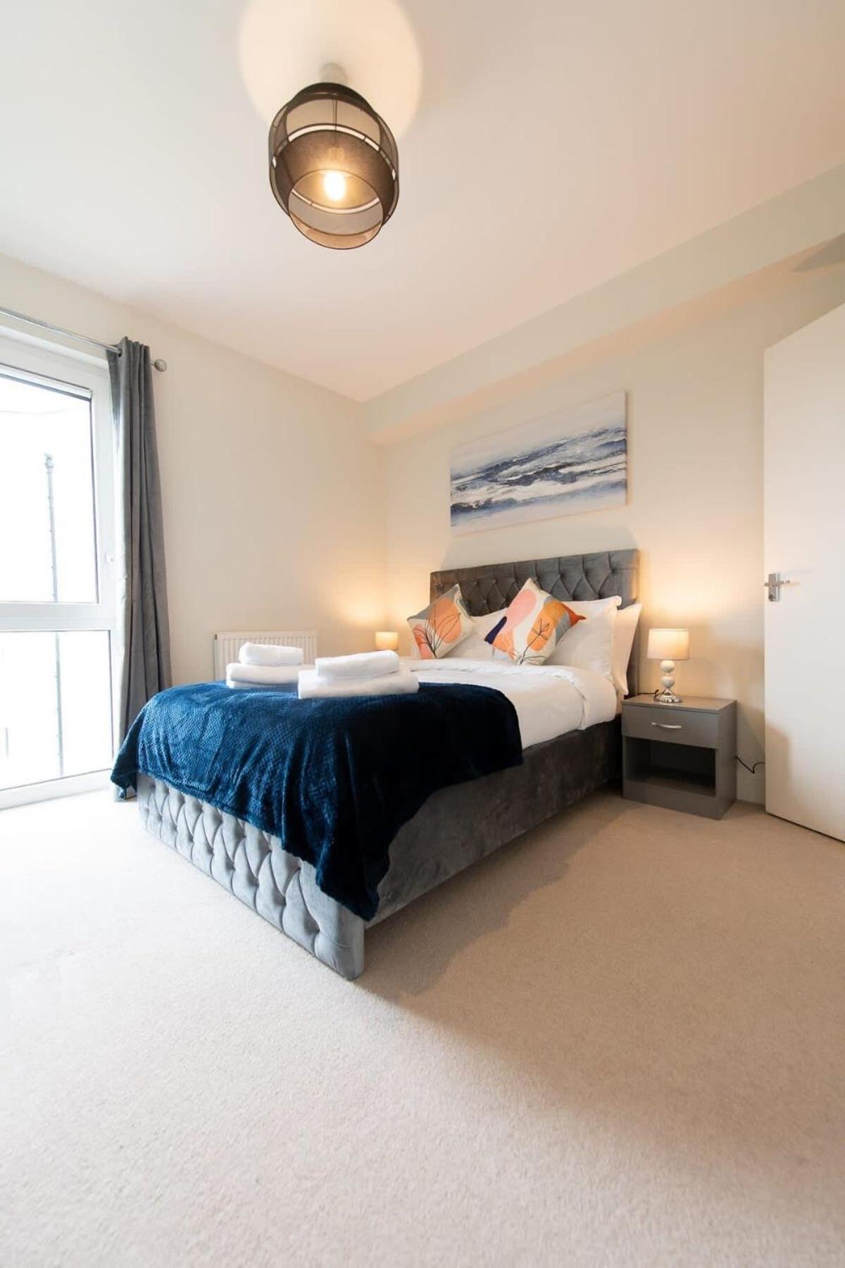 Fantastic 1 Bed Apartment In Crawley Eksteriør billede