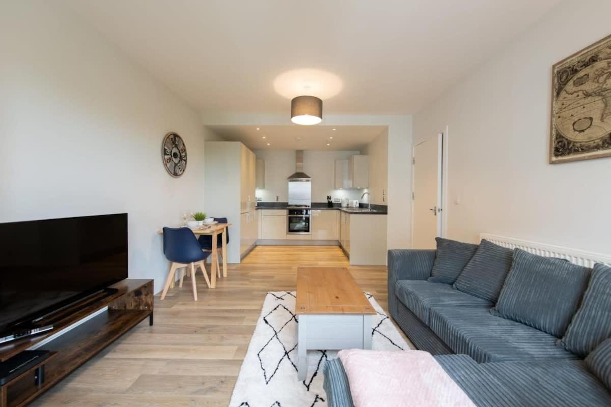 Fantastic 1 Bed Apartment In Crawley Eksteriør billede