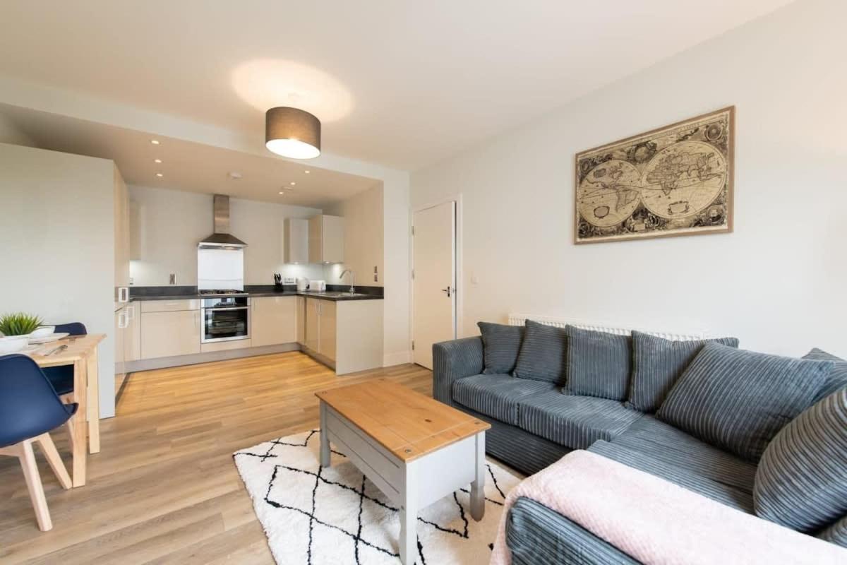 Fantastic 1 Bed Apartment In Crawley Eksteriør billede