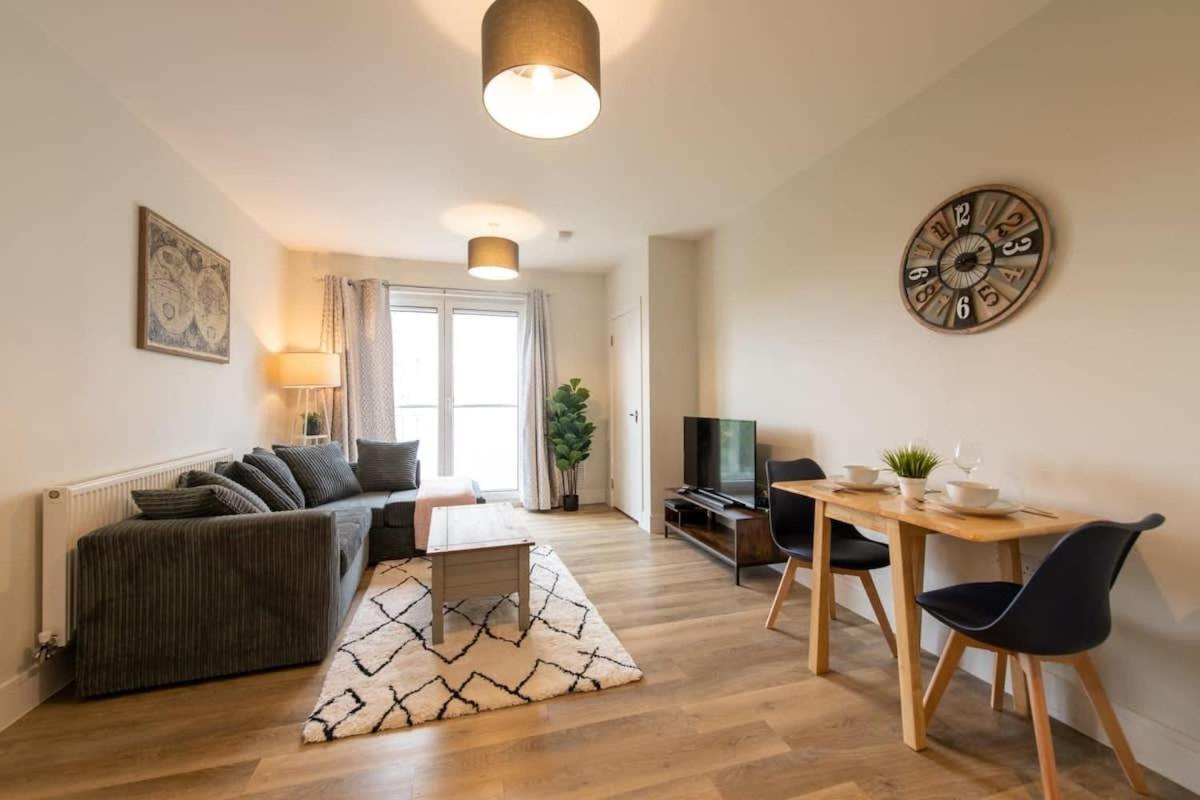 Fantastic 1 Bed Apartment In Crawley Eksteriør billede