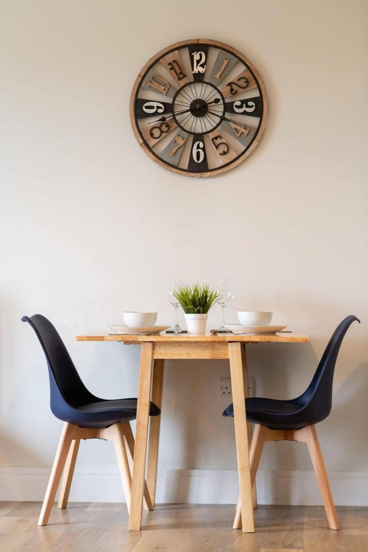 Fantastic 1 Bed Apartment In Crawley Eksteriør billede