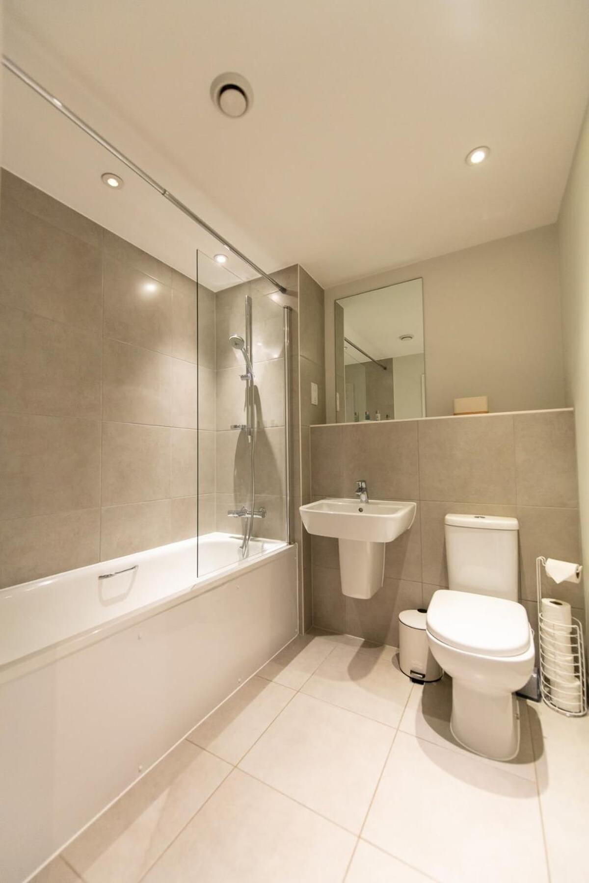 Fantastic 1 Bed Apartment In Crawley Eksteriør billede